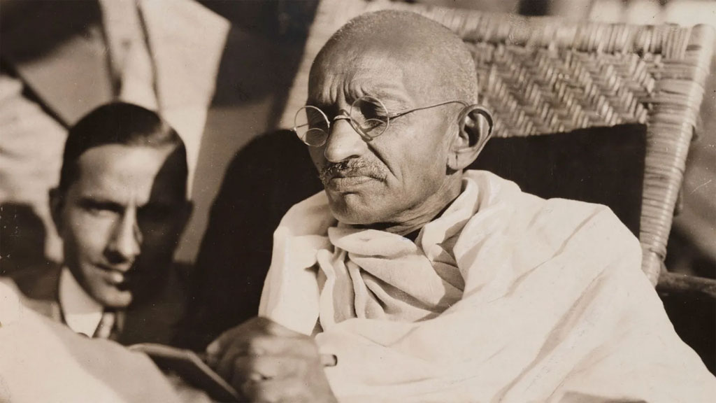 Mahatma Gandhi, Indiens bahnbrechender Unabhängigkeitsführer, spielte sogar mit dem Gedanken, trotz seiner vegetarischen Überzeugung Fleisch zu essen