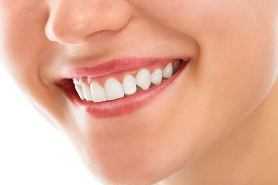 10 Ursachen für geschwollenes Zahnfleisch und 14 einfache Hausmittel