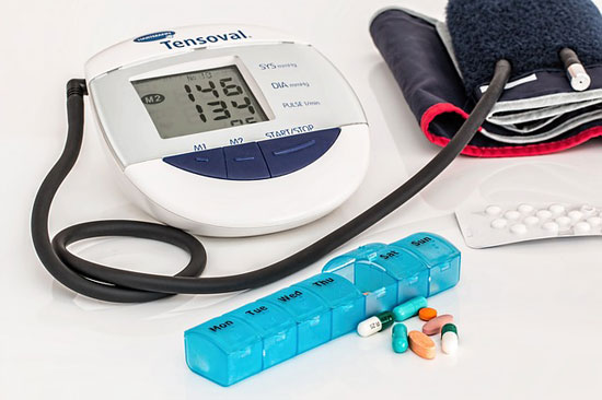11 Symptome von zu niedrigem Blutdruck und 4 Hauptursachen für Hypotonie