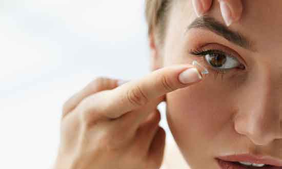 Rausnehmen kontaktlinse Kontaktlinsen richtig
