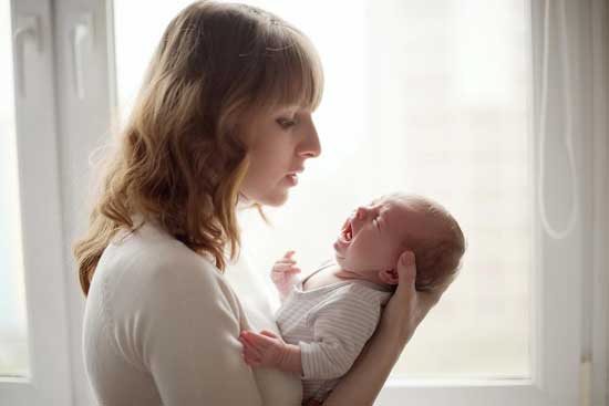 Baby schreit beim Stillen - Warum Wie beruhige ich mein Baby