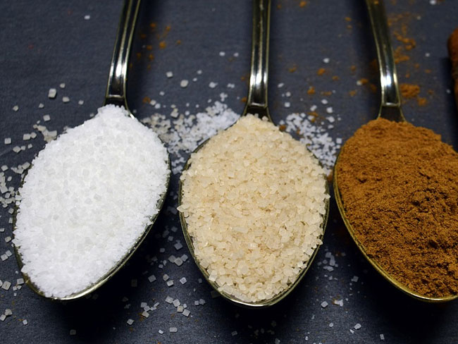 Brauner Zucker vs. Weißer Zucker Worin besteht der Unterschied