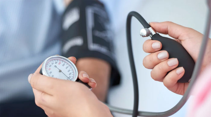 Was ist Bluthochdruck Ursachen, Symptome, Medikamente, Diät, Prävention
