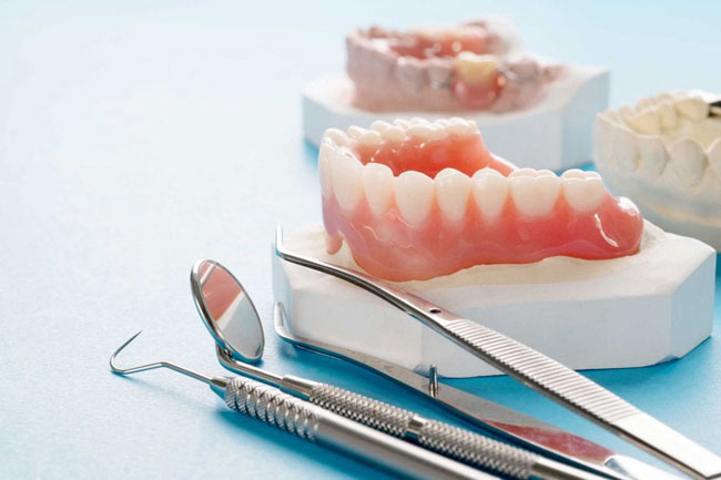 Flipper-Zahn (Teilprothese) Vorteile, Nachteile, Kosten und Pflege