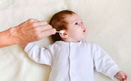 Hausmittel für die Ohrinfektion Ihres Babys