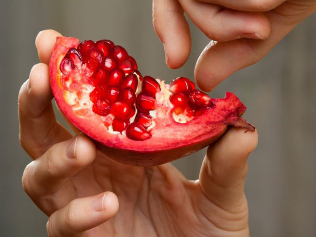 Wie man Granatapfel isst - eine einfache Anleitung